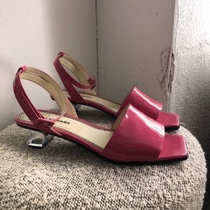 Nicole Saldana sculpture heel